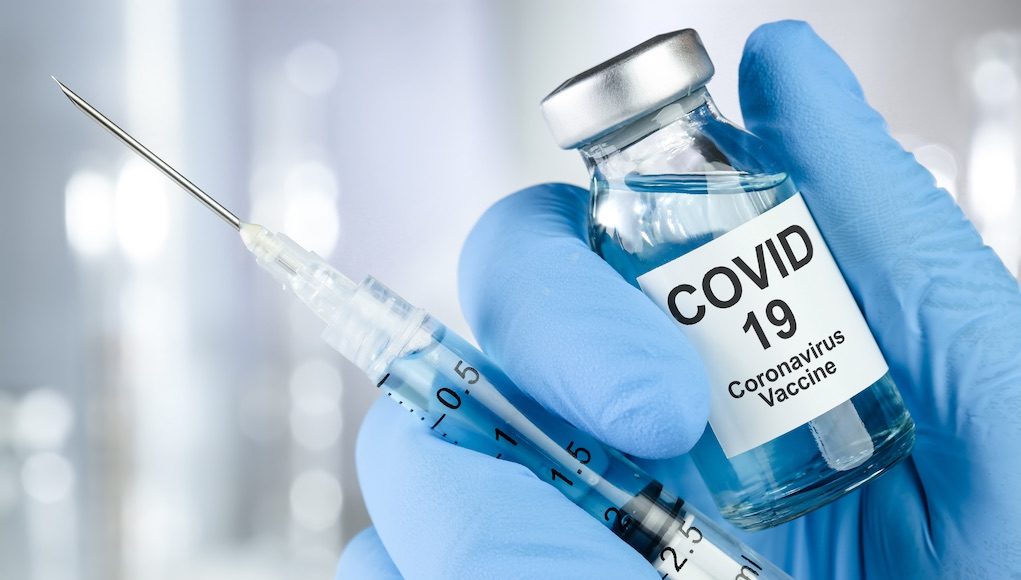 Assurance vie : peut-on vraiment perdre son contrat si on meurt d'un vaccin anti-Covid-19 ?